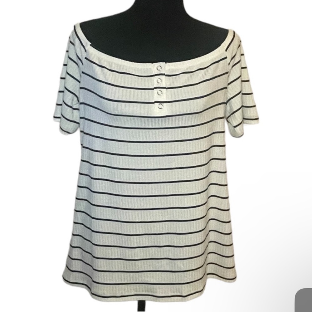 TORRID 1 Plus Size White Black Stripe Ribbed Off-Shoulder Henley Short Sleeve 1X - Picture 8 of 14